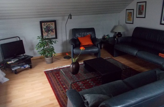 Apartamento de 2 habitaciones en casa unifamiliar con jardín, cerca del Mar del Norte, pequeño. Stichstr., Calma