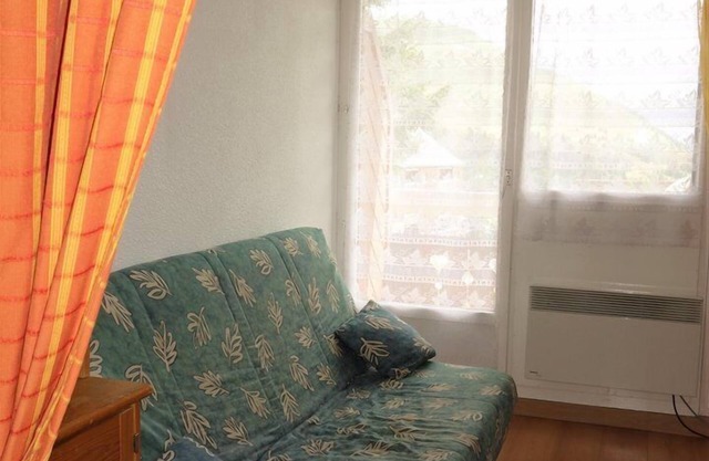 2 ROOMS + LIVING ROOM-ALPE D'HUEZ ECLOSE EST
