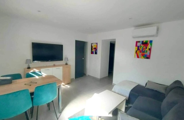 2-room air-conditioned ground-floor apartment with terrace and private parking lot