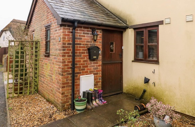 2 Rose Cottages, PLATO DE HASELBURY