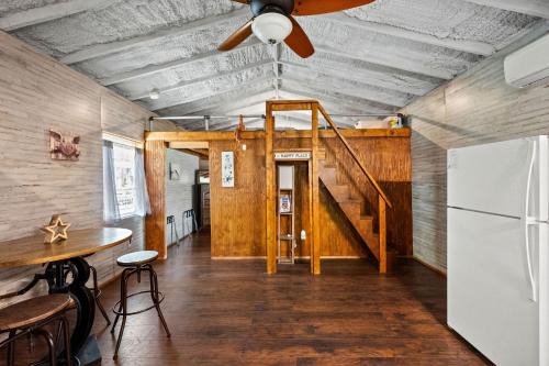 2 Tiny Town Hico Cool Cabin Animals Fire Pit by Vacation Your Way
