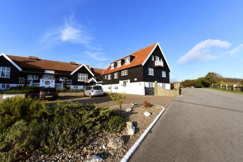 2 Truman Lodge