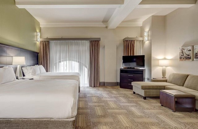 2 Unique Suites w/ Kitchen in Restored 1904 Landmark Near Museums