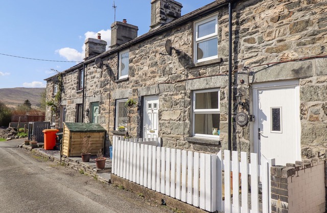 2 White Street, PENMACHNO