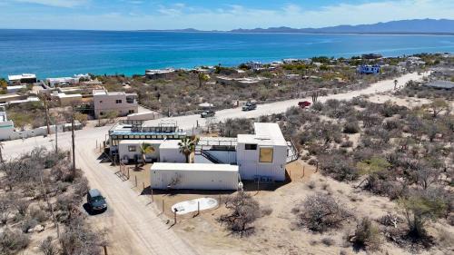 20-30 Knots- Stylish & Modern Eco Homes & Hot Tub