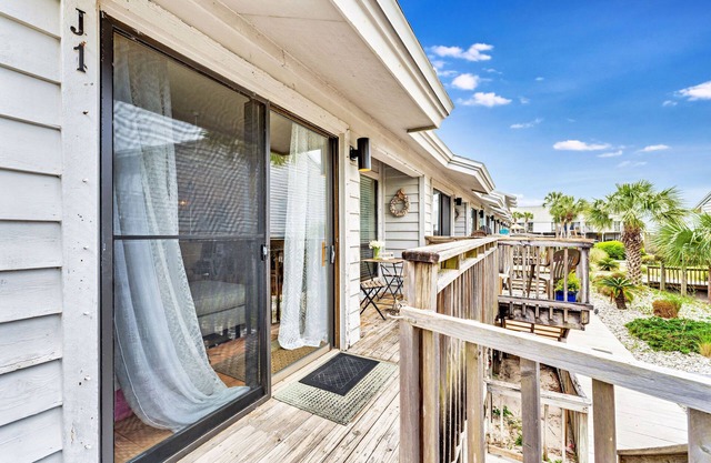 30% OFF Summer! 1BR/1BA Dog-Friendly Townhome, Near State Park