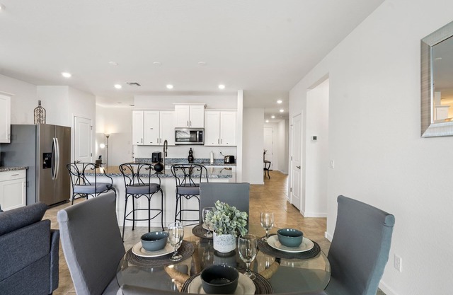 END OF SUMMER SPECIAL 20% OFF Beautiful Spacious Home