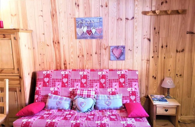 200m from resort center, Ground floor, terrace, parking, tv, ski locker, 25m², La Joue du Loup
