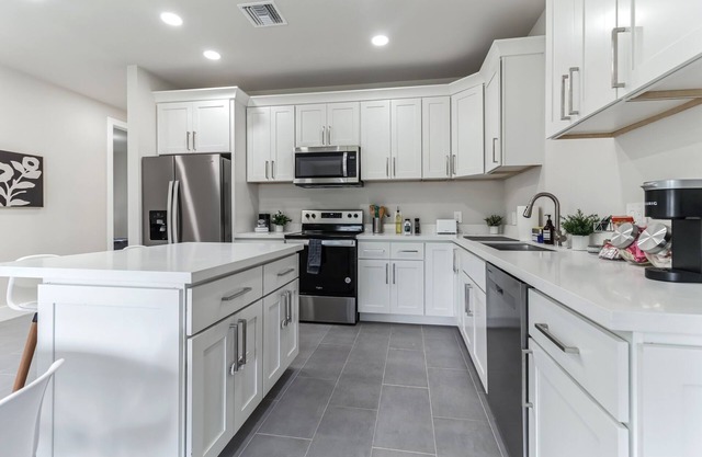 2023 NEW 3 BR 2 BA Modern Hidden Gem