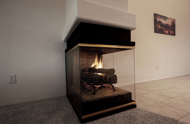 20m to Sedona, Mountain Views, Fireplace Delight