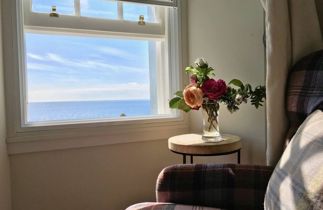 21 Shoregate - stylish cottage with sea views and secluded garden, pet-friendly