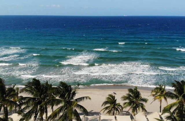 +25 Beach House Tela with Private Pool and Games