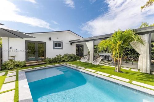 25 Guests Luxury Miami House With Pool & Gazebo!