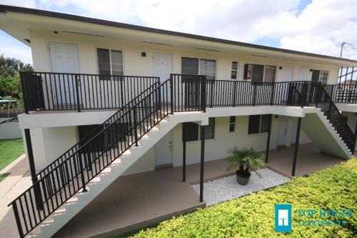 251 Airport/Top House Apartments