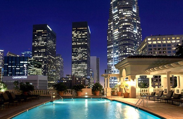 253722 Suite de nivel de ático DTLA