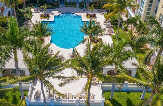 2BD/2BA Penthouse w/ Pools, Marina on Intracoastal