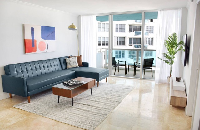 2bd2bth Partial Ocean view Ste w/ balcony, Pool, nearby dining, beach access