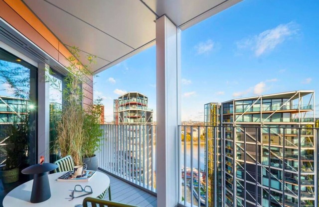 2bed-2bath-2balconylondoneyeview