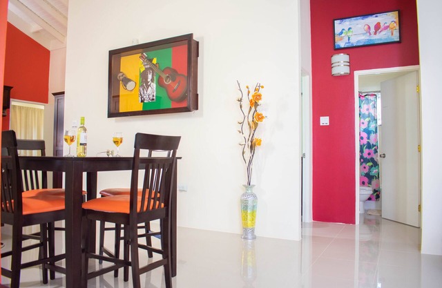 Completamente A / C * 3BDR Villa en suite en complejo cerrado