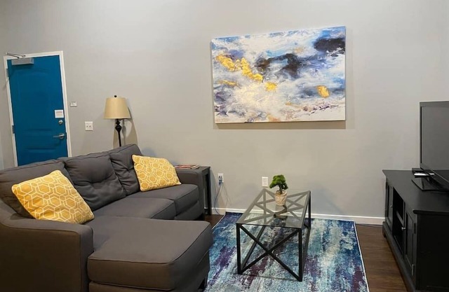 # 2BR / 1BA LOFT DOWNTON KC EN EDIFICIO HISTÓRICO