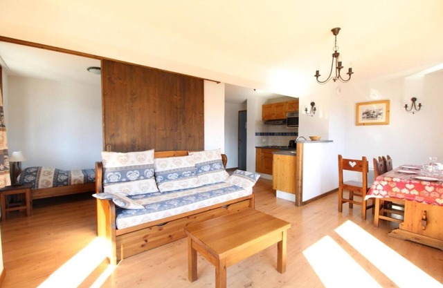 10m del centro estación, 2.o piso, balcón, tv, local para esquís, 48m², Aussois