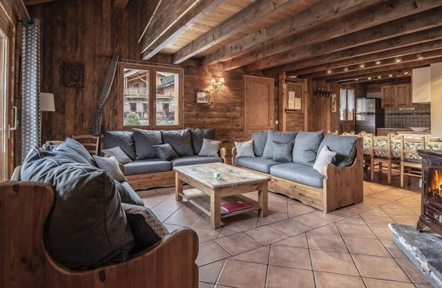 2.o piso, fitness, sauna, balcón, chimenea o estufa a leña, parking, tv, local para esquís, 115m²