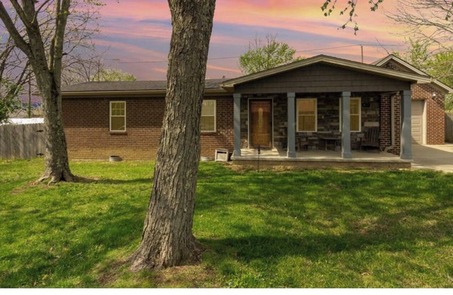 3-2, Pets ,W-D, Starlink, 1 king, 2 Queen, 15 min to Lex or Rich, self check-in,
