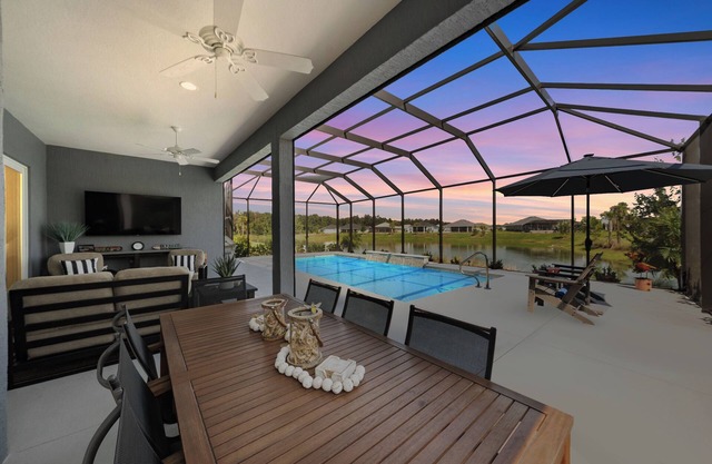 3/2 Premier POOL Home w/ GOLF CART in The Village of Lake Denham