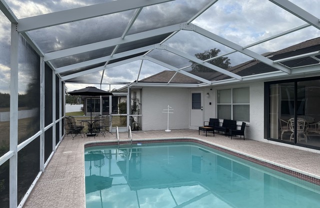 3/2 spacious house w/ screened in pool perfect for a BIG Family.getaway