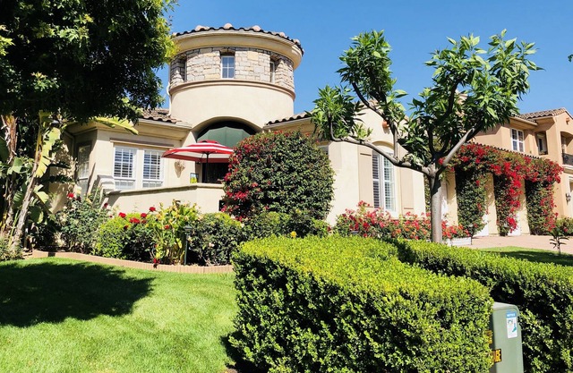 3. 5K SQFT Castillo de lujo en 12K SQFT Hermoso jardín y patio / 30 minutos a Disneyland