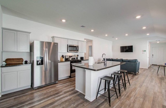 3 Bd/2 Ba Cozy Home 15 Min from IAH!