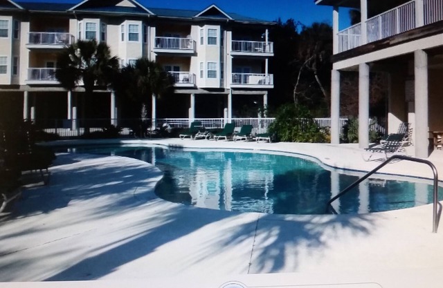 3 BDR 2 BTH Costa del Golfo Condominio Vista piscina Marina Mariscos festoneado