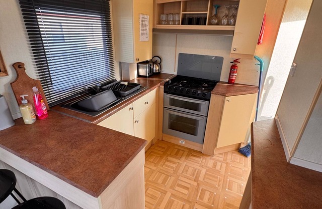 3 Bedroom, 8 Berth, Cosy Static Family Caravan