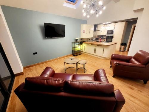 3-Bed Family Haven with Free Parking