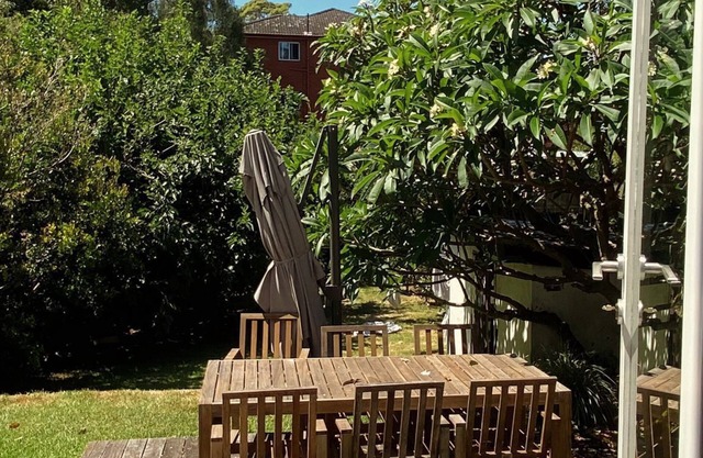 3-Bed Family House with Garden. Walk to Coogee Beach. Pet friendly.