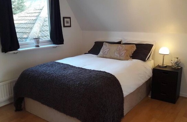 Large 3 bed house with separately bookable studio