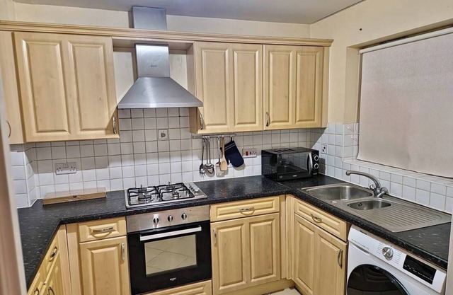 Family-friendly 3BR - Parking, London Access