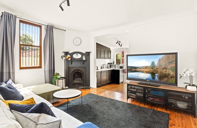 3-Bed Victorian House with Alfresco Dining