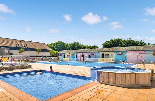 Alojamiento de 3 habitaciones en Holywell Bay