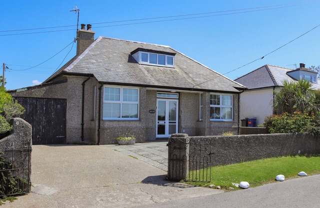 3 bedroom accommodation in Tudweiliog
