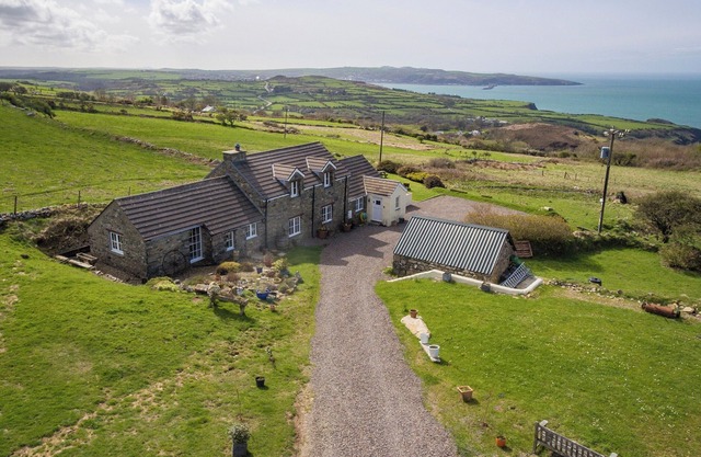 Alojamiento de 3 habitaciones en Dinas Cross, Newport