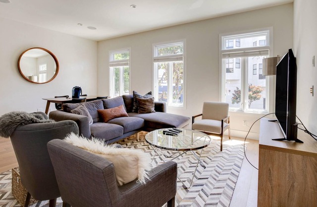 3 Bedroom Apartment in Upscale Neighborhood