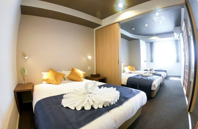 3 Bedroom apartment - Three Bedroom Apartment / Osaka Ōsaka