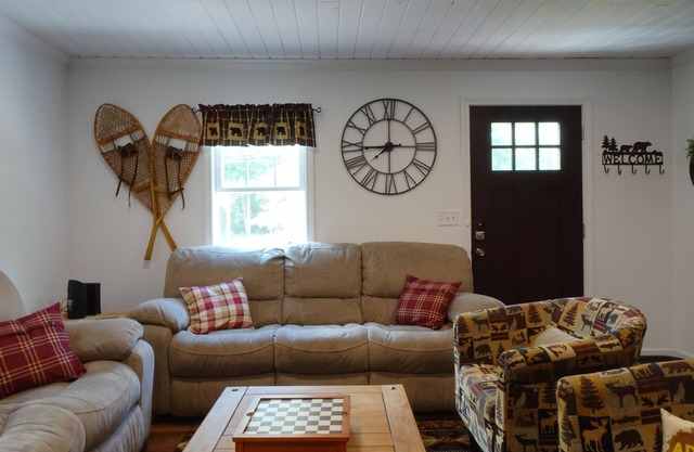 3 bedroom cabin in Chestertown with hot tub, fireplace, fire pit, wifi, and more