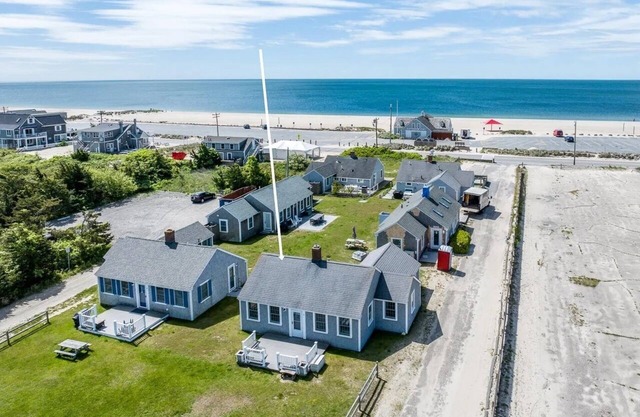 3 Bedroom Cottage at Craigville Beach