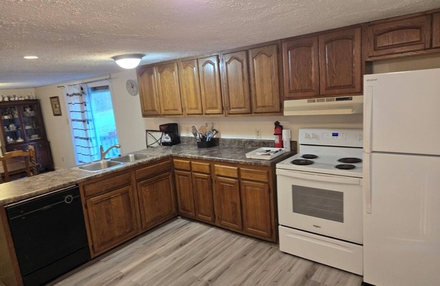 3-bedroom country house with A/C. . Enjoy a peaceful getaway near Watts Bar Dam