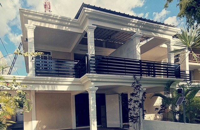 3-bedroom Duplex Seaview beach access flic en flac