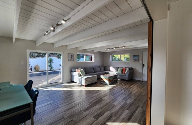 3-bedroom house in fabulous Oceanside 1 mile to beach