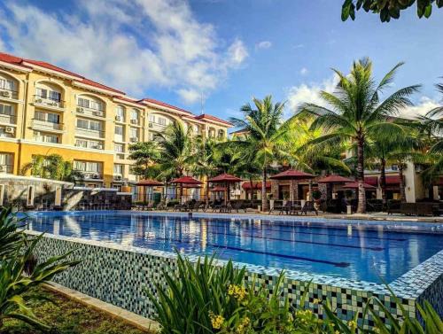 3-Bedroom Resort-Style Getaway in Sanremo Oasis!