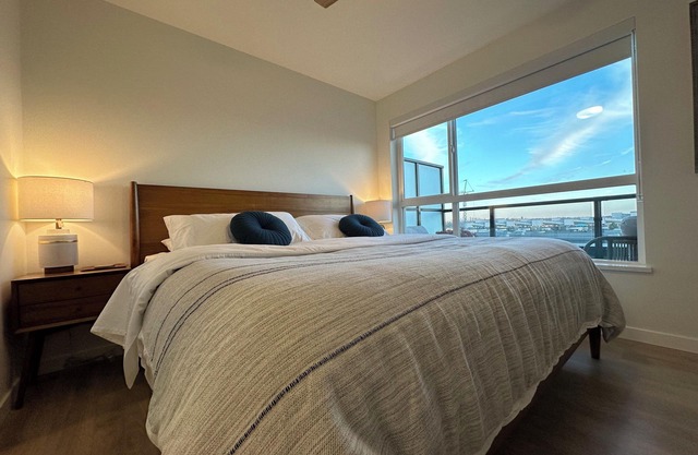 3 Bedroom Townhouse in North Vancouver - City View